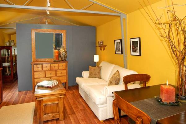 DRESSED TO IMPRESS! Picture 3