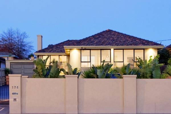 Vivacious Vogue Entertainer Picture 1