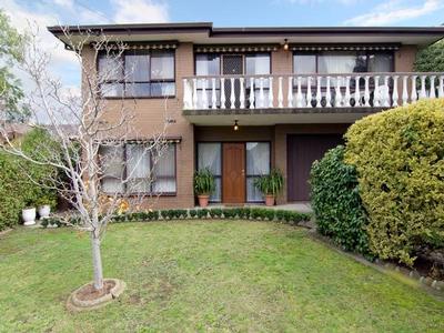 Size Abounds & Convenience Fulfils Picture