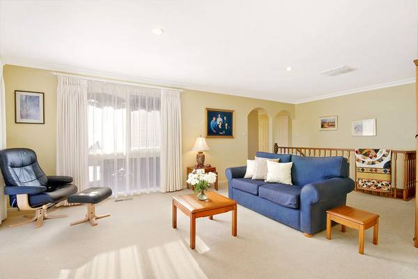 Stylish Family Classic in Prized Location Picture 3