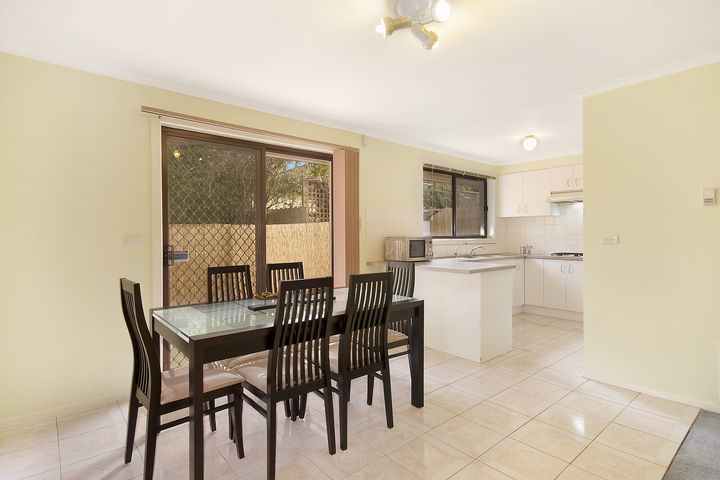 Modern & Spacious! Walk to Tunstall Square! Picture 2