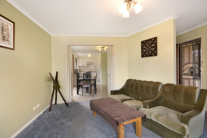 Modern & Spacious! Walk to Tunstall Square! Picture 3