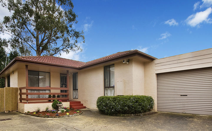 Modern & Spacious! Walk to Tunstall Square! Picture 1