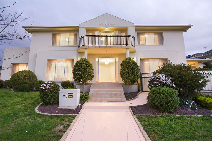 The Grand 8 Picture 1