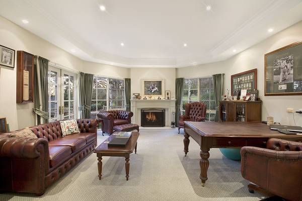 Distinguished Dress-Circle Acre Picture