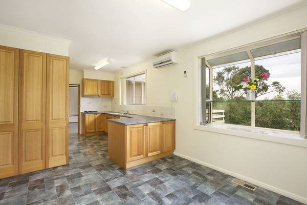 Space, Comfort & Bright In a Premium Location! Picture 2