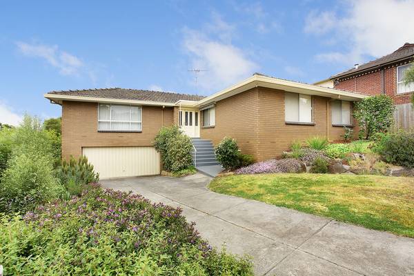 Space, Comfort & Bright In a Premium Location! Picture 1