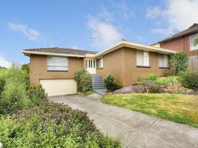 Space, Comfort & Bright In a Premium Location! Picture