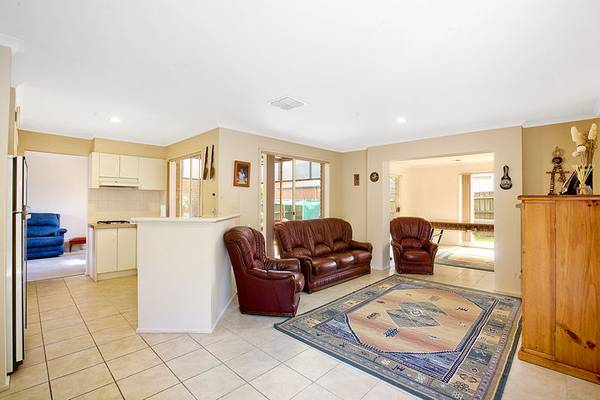 Just a Few Steps to Bulleen Plaza Picture