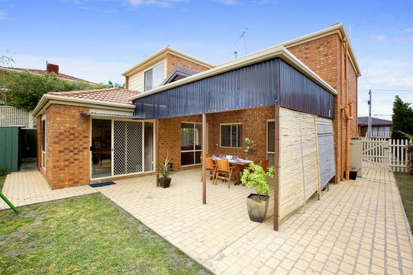 Just a Few Steps to Bulleen Plaza Picture