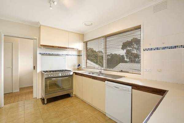 Extremely Motivated Vendor - Priced to SELL SELL SELL Picture 3