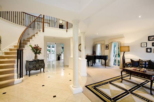 Exquisite Entertainer in Exclusive Location Picture