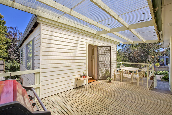 Perfect for Extended Families, Developers or Home Office on 742sqm Picture 3