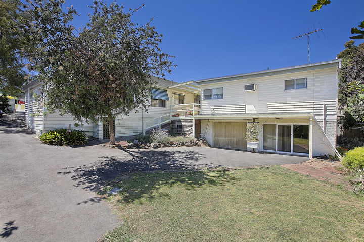 Perfect for Extended Families, Developers or Home Office on 742sqm Picture 1