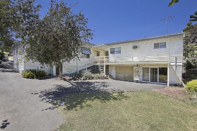 Perfect for Extended Families, Developers or Home Office on 742sqm Picture