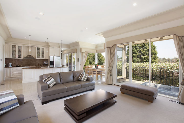 Elite Showpiece - Luxurious Elegance on approximately 600sqm - INSPECTION STRICTLY BY PRIOR REGISTRATION Picture 3