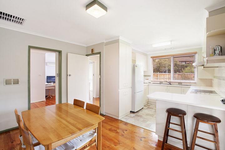 School at the End of the Street Picture 1