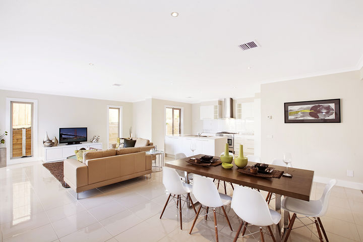 Luxurious Masterpiece of Modern Living (off Oliver Rd opp Fielding Way) Picture 2