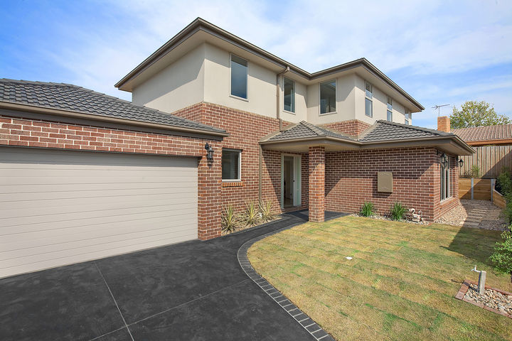 Luxurious Masterpiece of Modern Living (off Oliver Rd opp Fielding Way) Picture 1