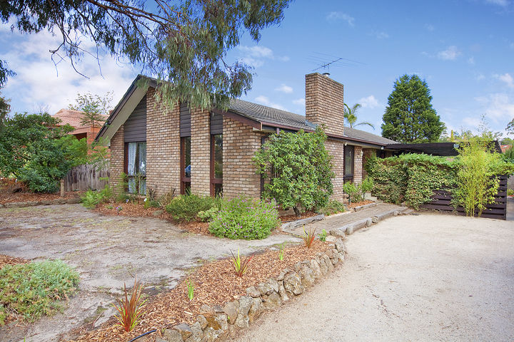 ENTERTAIN in the Heart of Templestowe Picture 1