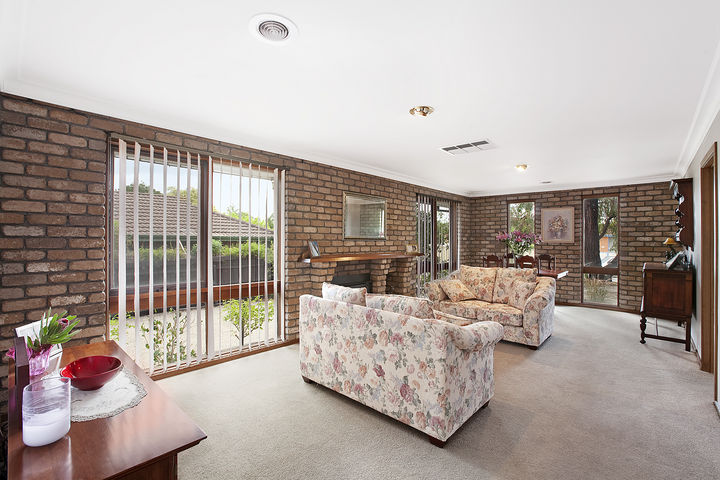 ENTERTAIN in the Heart of Templestowe Picture 2