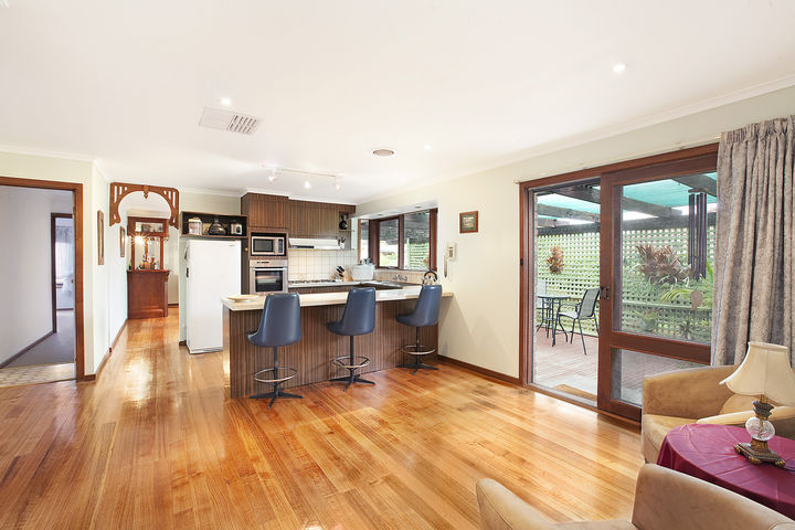 ENTERTAIN in the Heart of Templestowe Picture 3