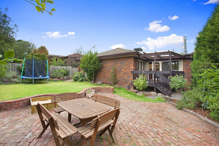 Spacious Family-Friendly Court-Style Setting Picture 3