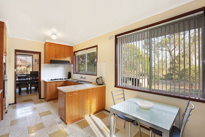 Sensational Family Home or.... Unit Site on 722sqm (approx) Picture 3