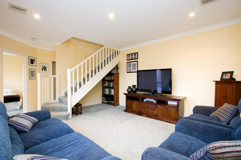 Townhouse with Family-Sized Flexibility Picture 3