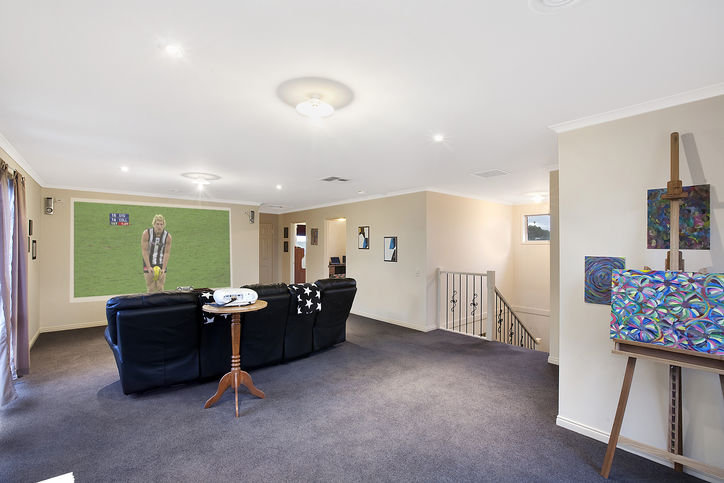 Designer Living only 4 Years Young! Picture 2