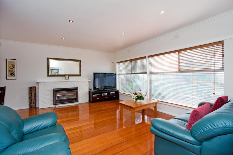 AWESOME Views & SECURE Family Living on 735sqm approx Picture 2