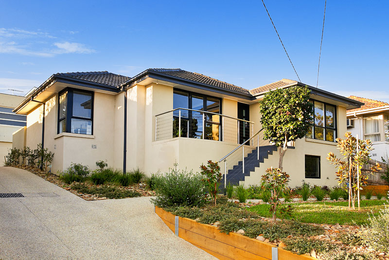 Renovated AND Elevated - WALK to Templestowe Village Picture 1