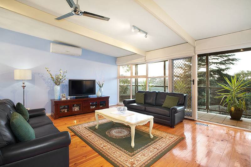 Exquisite Renovation with Contemporary Flair Picture 2