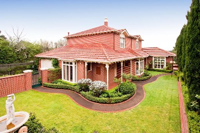 'First Class Elegance on the Golden Mile' Picture