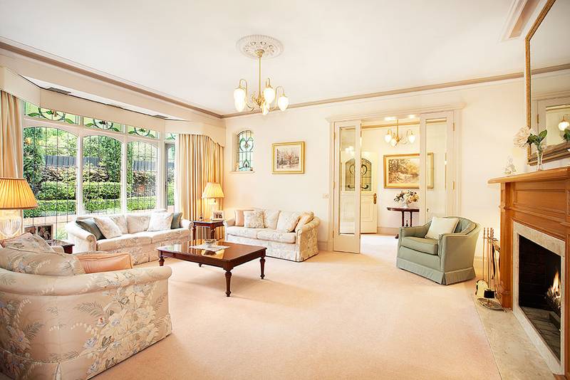 'First Class Elegance on the Golden Mile' Picture 2