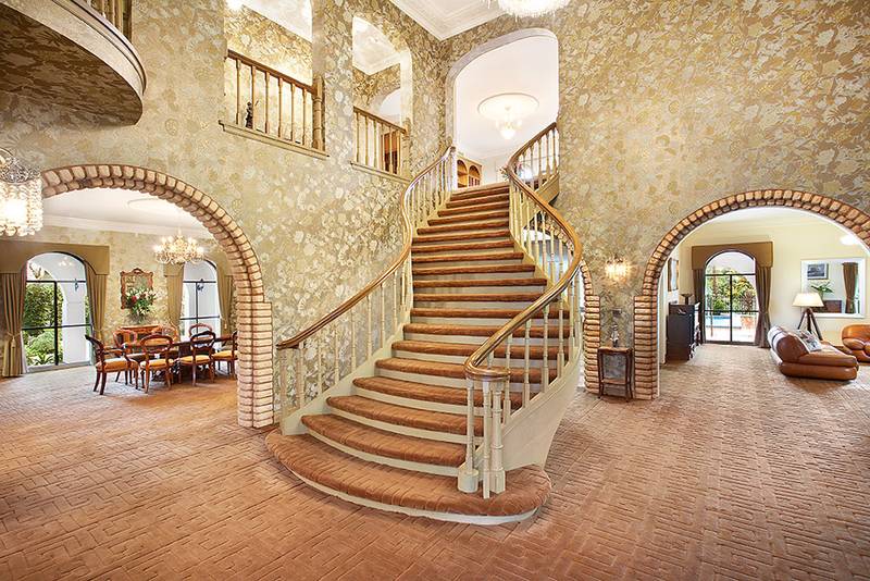 'Grandeur on the Golden Mile' Picture 2