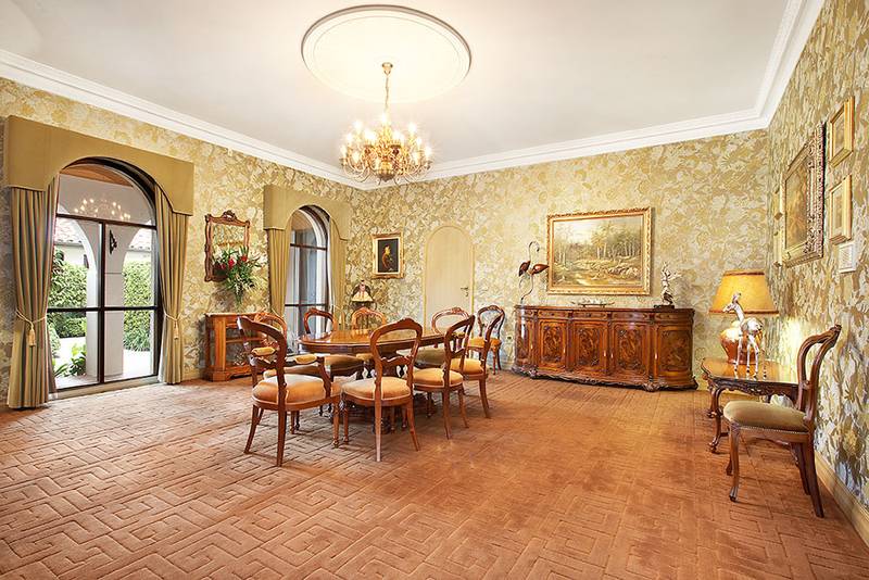 'Grandeur on the Golden Mile' Picture 3