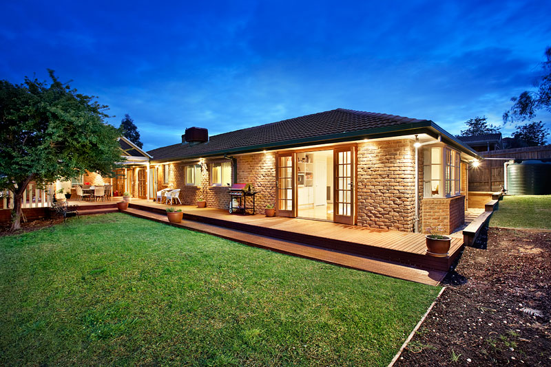 Magnificent Multizoning with Contemporary Alfresco Flow Picture 1