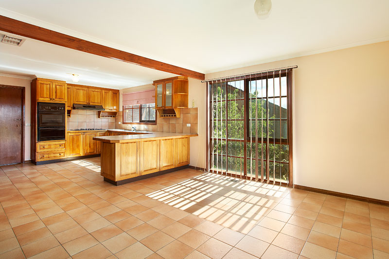 Prized Family Court with Spectacular Views Picture 3