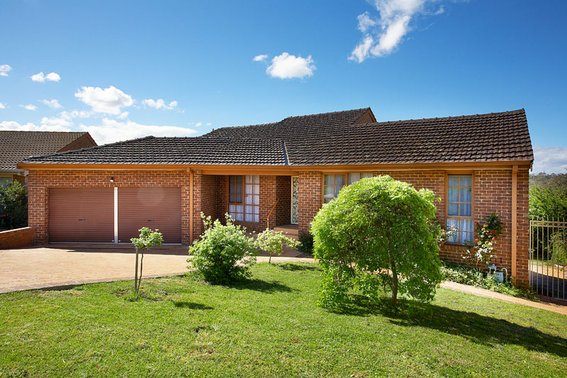 Prized Family Court with Spectacular Views Picture 1