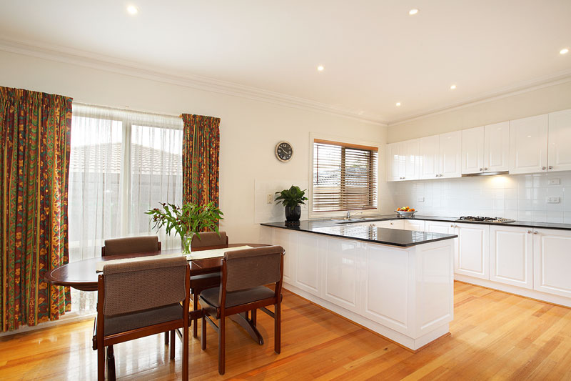 Peaceful & Classy Lifestyle with Spectacular Location Picture 3