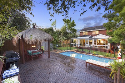 Poolside -Entertainer Near Ruffey Lake Picture Poolside -Entertainer Near Ruffey Lake Picture