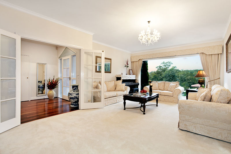 Unique and Commanding Residence - 5 BR's or 4 & a Study Picture 3