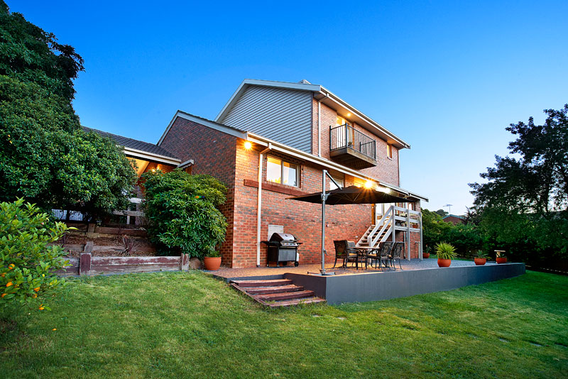 HUGE Bedrooms & TWO Ensuites - Enter via Service Road Picture 1