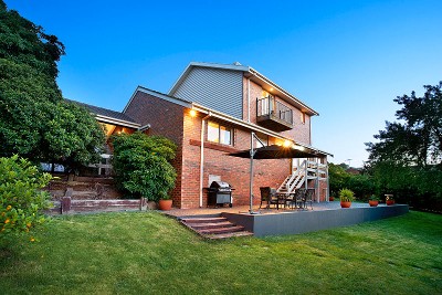 HUGE Bedrooms & TWO Ensuites - Enter via Service Road Picture HUGE Bedrooms & TWO Ensuites - Enter via Service Road Picture