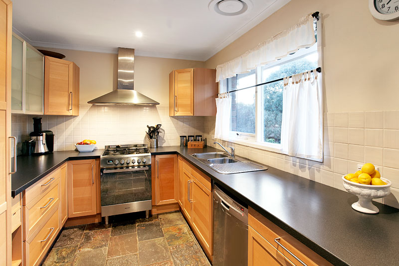 HUGE Bedrooms & TWO Ensuites - Enter via Service Road Picture 3