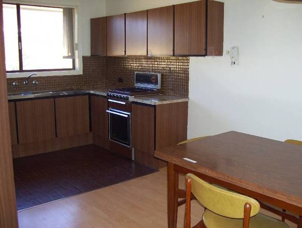 Extra Spacious Beachside Front Villa with Meals / Dining & Separate Lounge. Bonus of a Super Sized Yard Picture 3