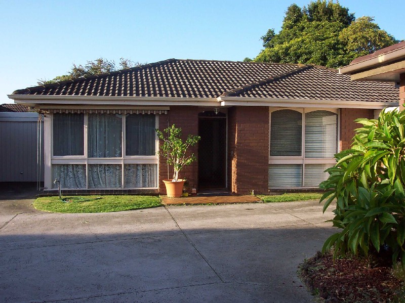 Are You
Still on the Hunt for a Villa that's Bright & Sunny?
Private Rear & Side Yard Picture 1