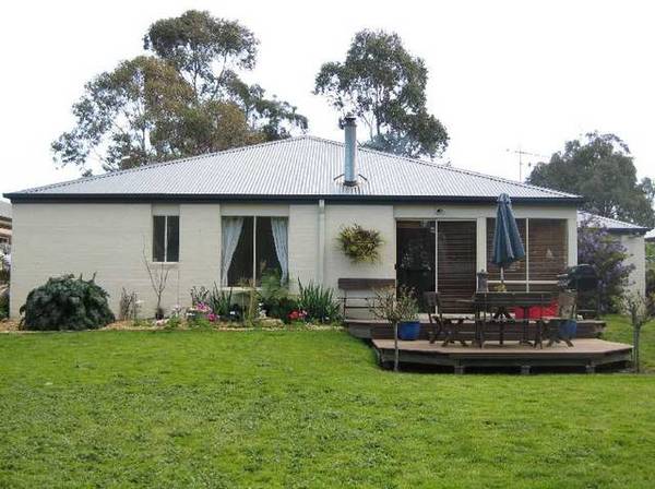 Are You Ready for the Coastal Lifestyle with Native Garden, Quiet Neighbourhood & Only a Hop, Skip & Jump to the Village Picture