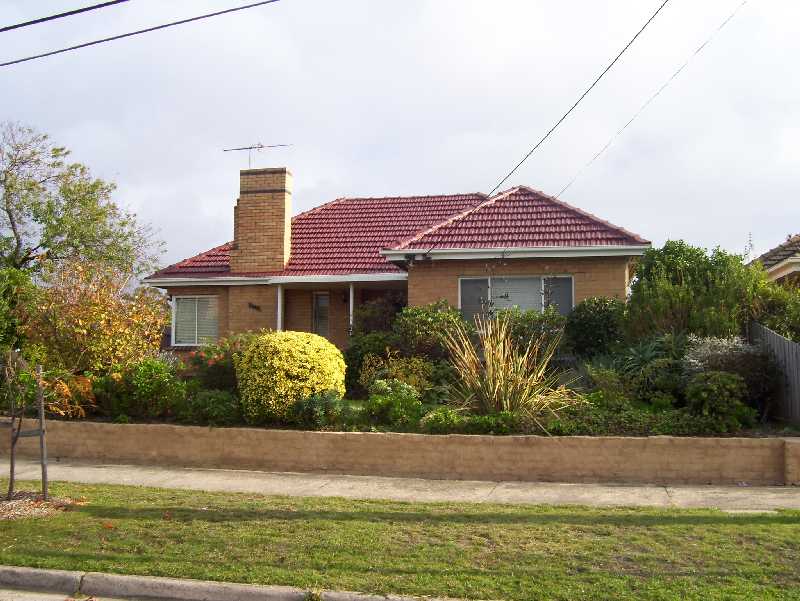 Another Well Loved Solid Family Home in a Prime Beachside Position Picture 1